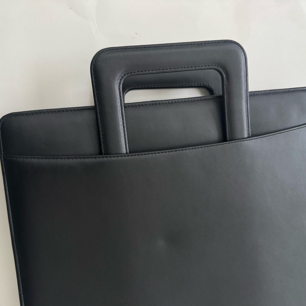 Levenger Black Leather Portfolio Briefcase Retractable Handle Zipper Closure